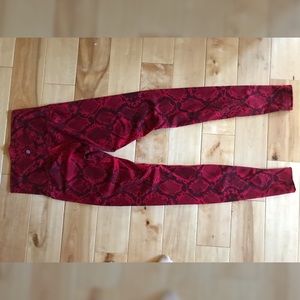 Lululemon women’s leggings, size 6